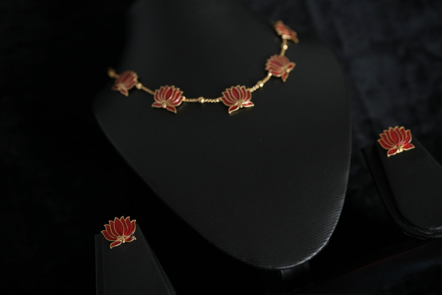 Lotus necklace