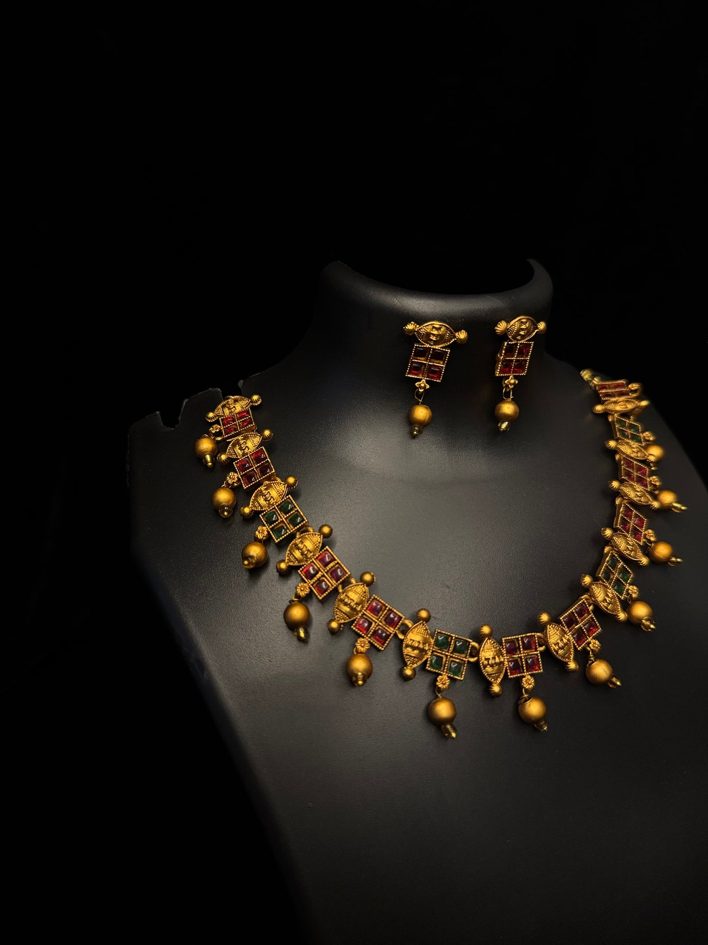 Chathuram necklace
