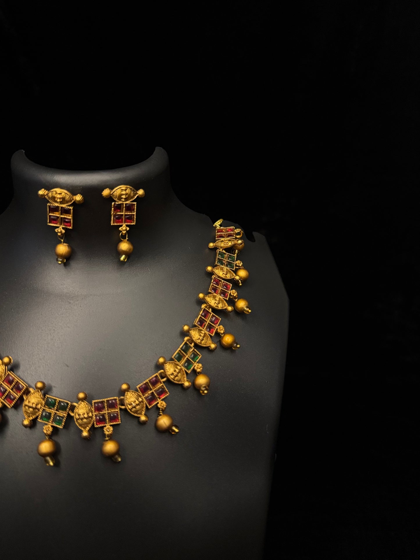 Chathuram necklace