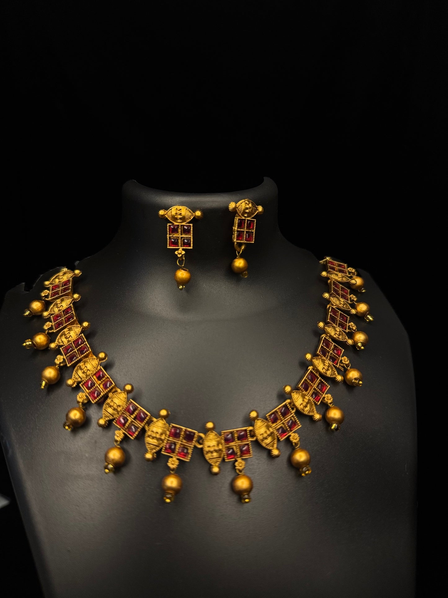 Chathuram necklace