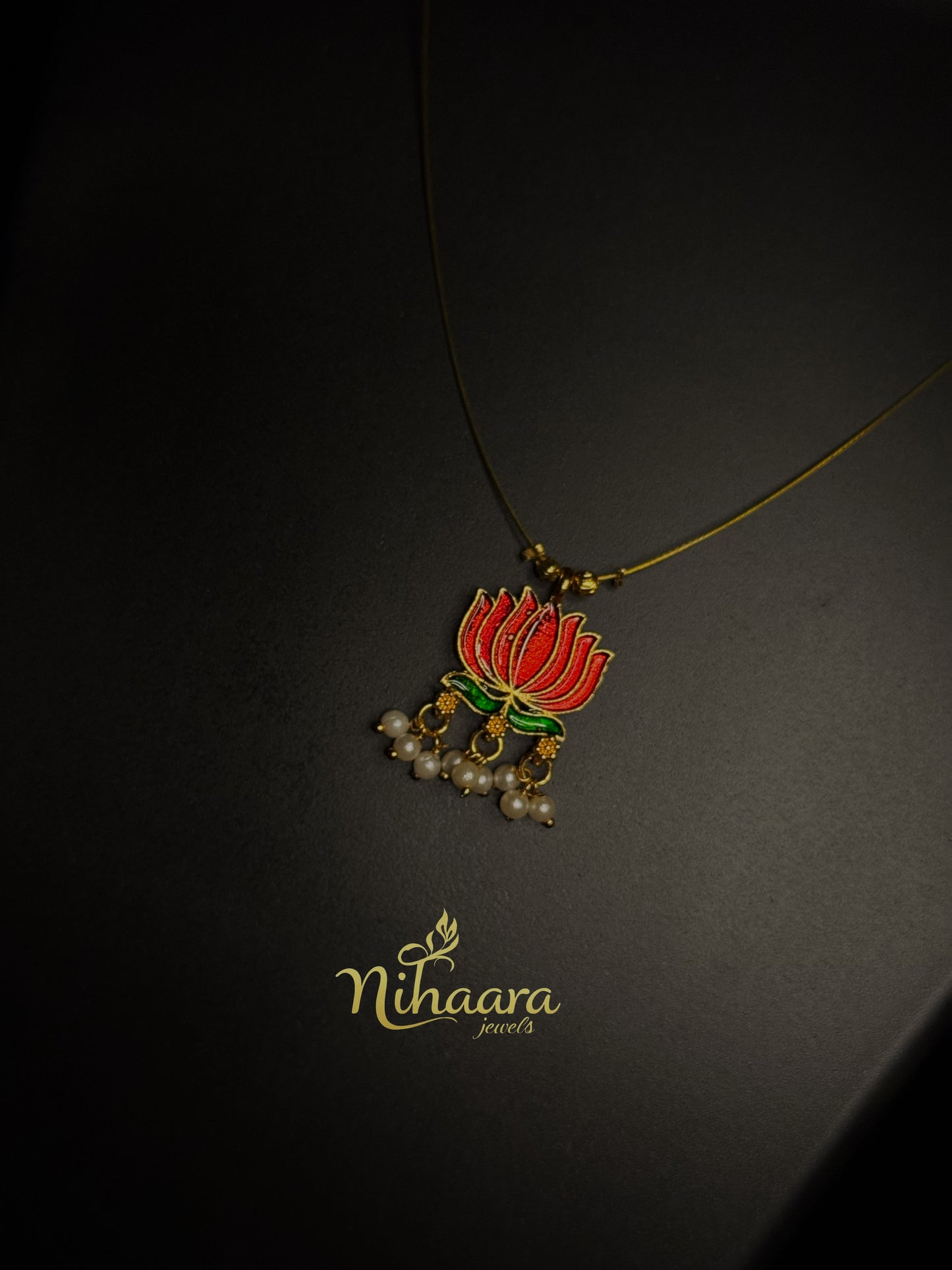 Invisible single pendent Thamara