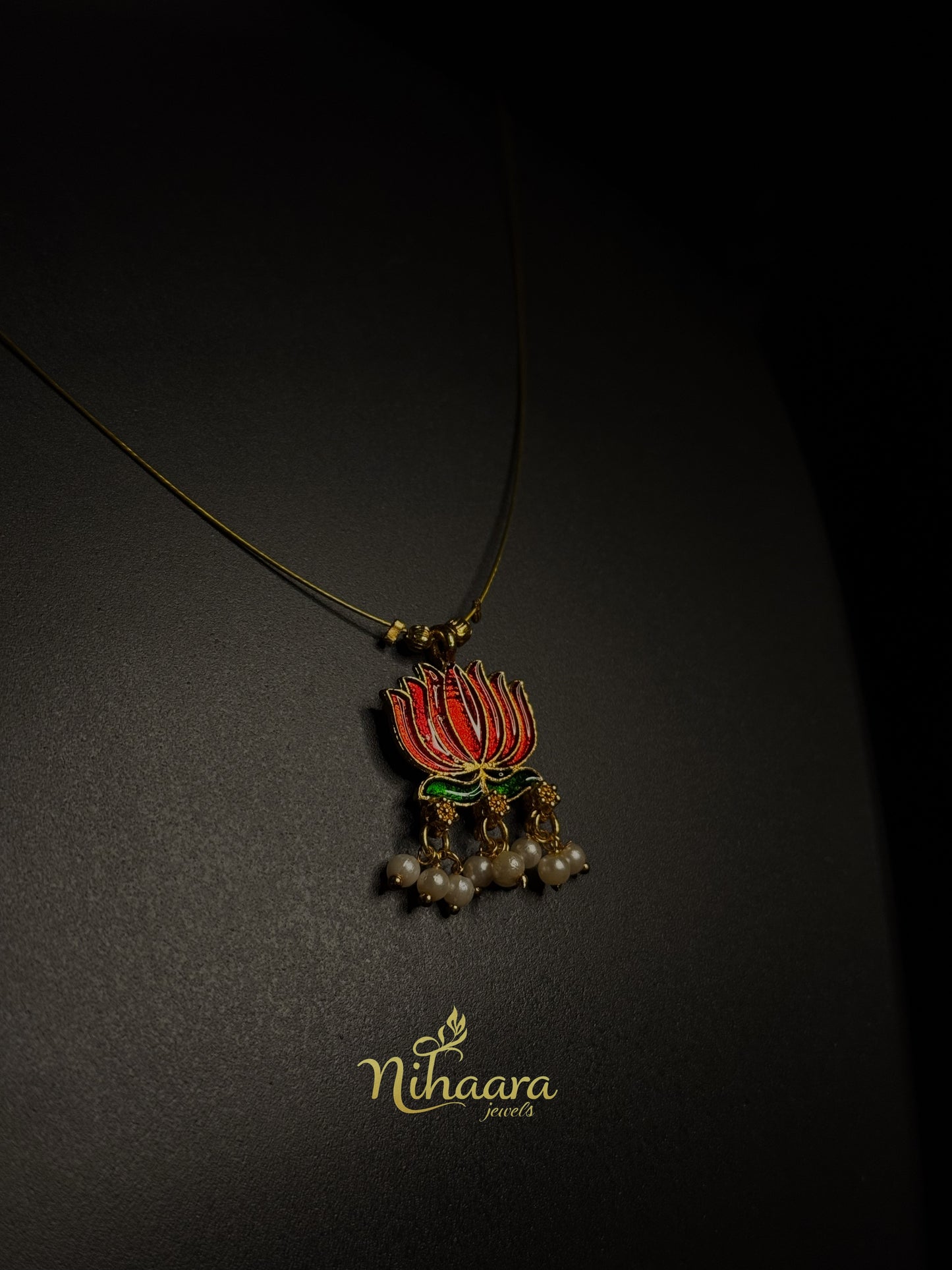 Invisible single pendent Thamara