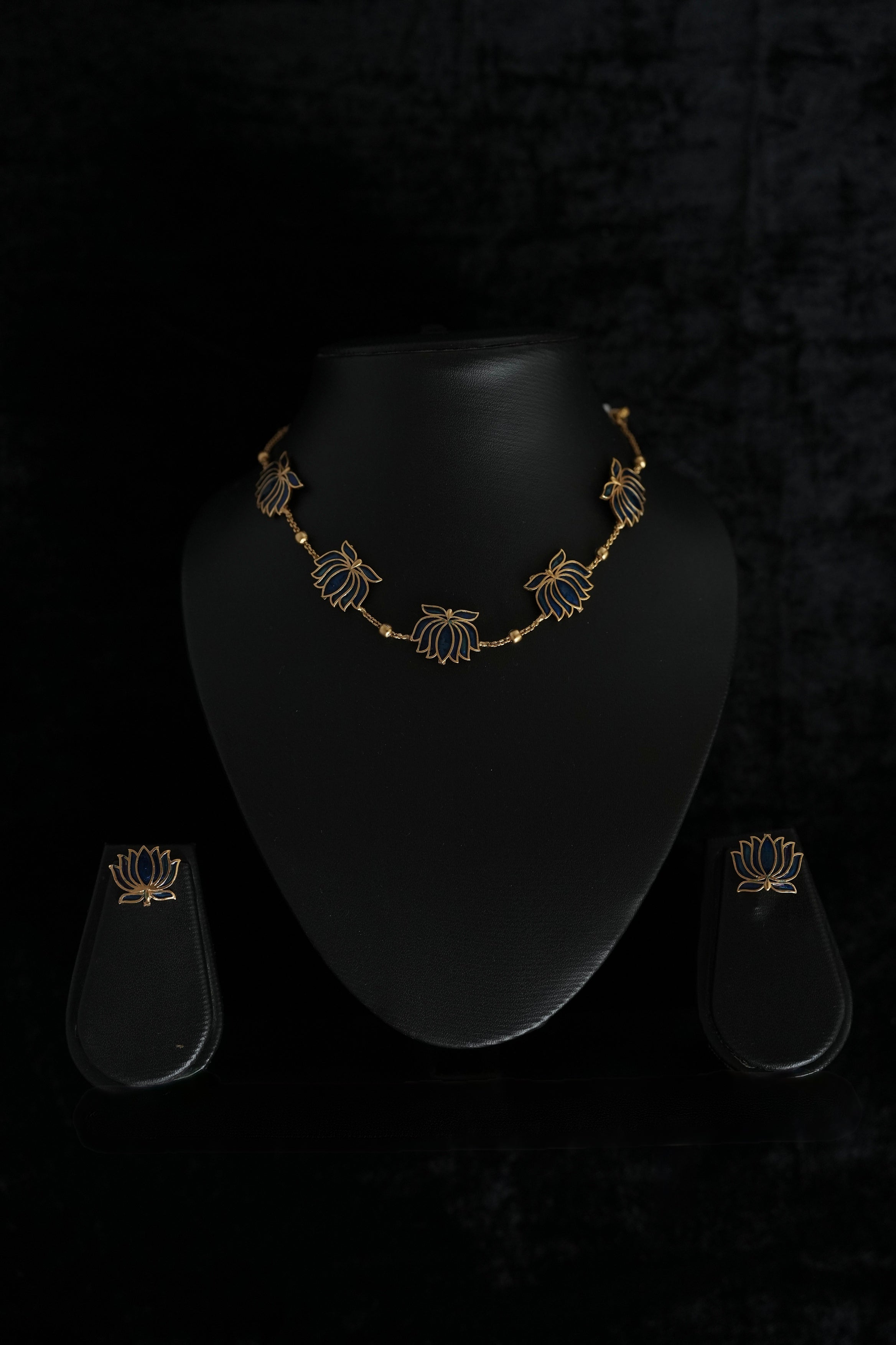 Lotus necklace