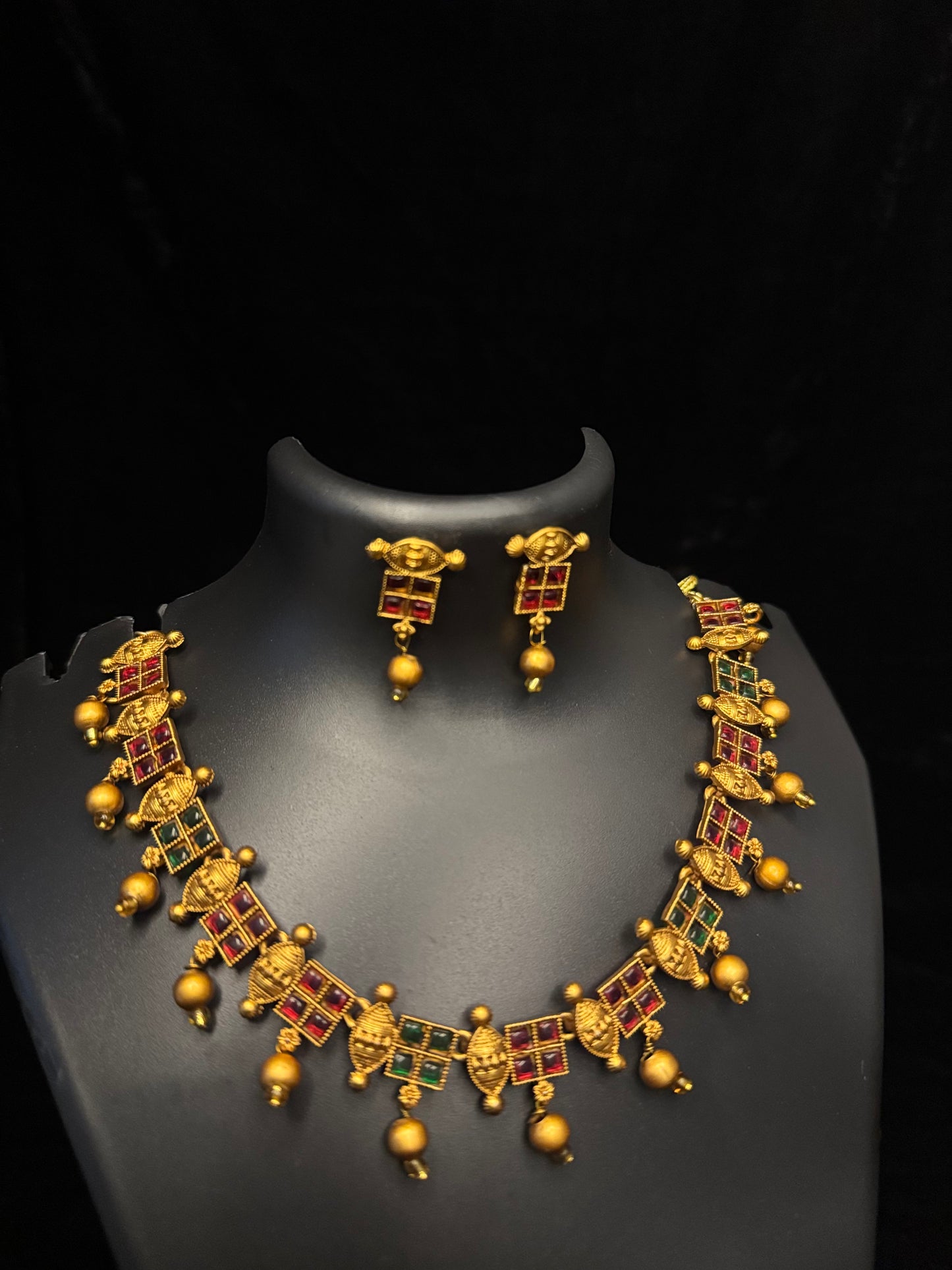 Chathuram necklace