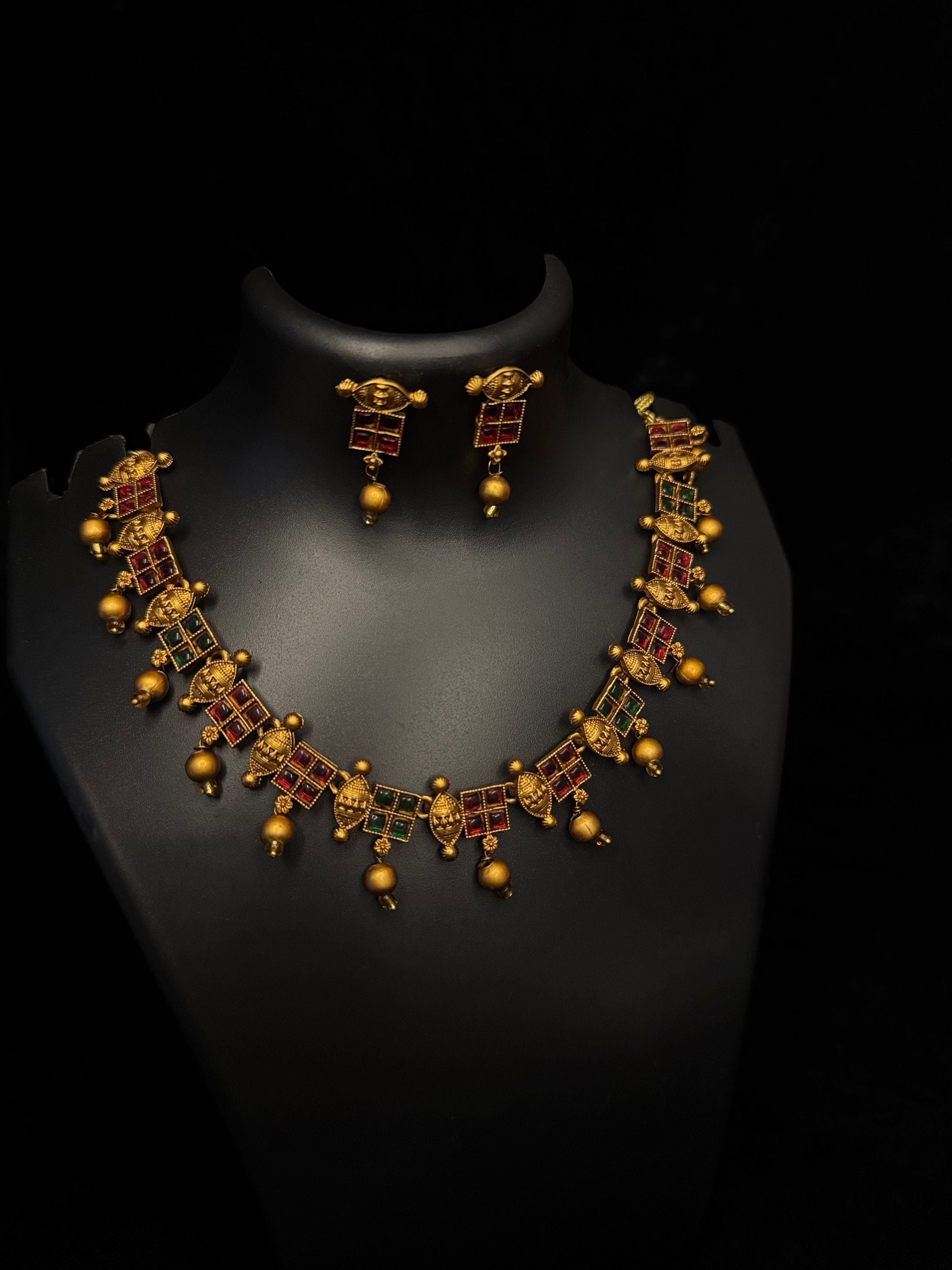 Chathuram necklace