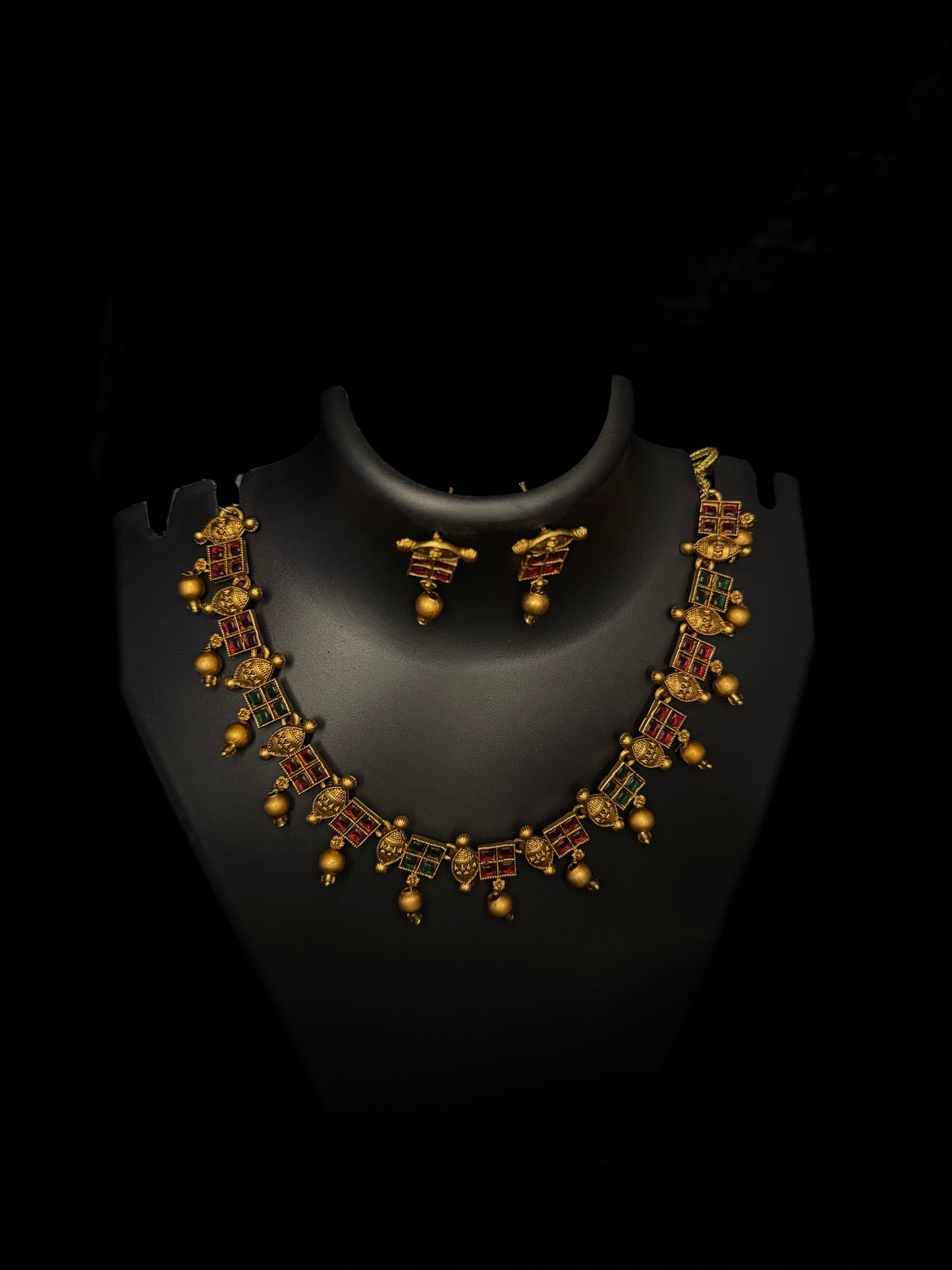 Chathuram necklace