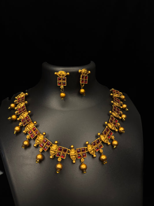 Chathuram necklace
