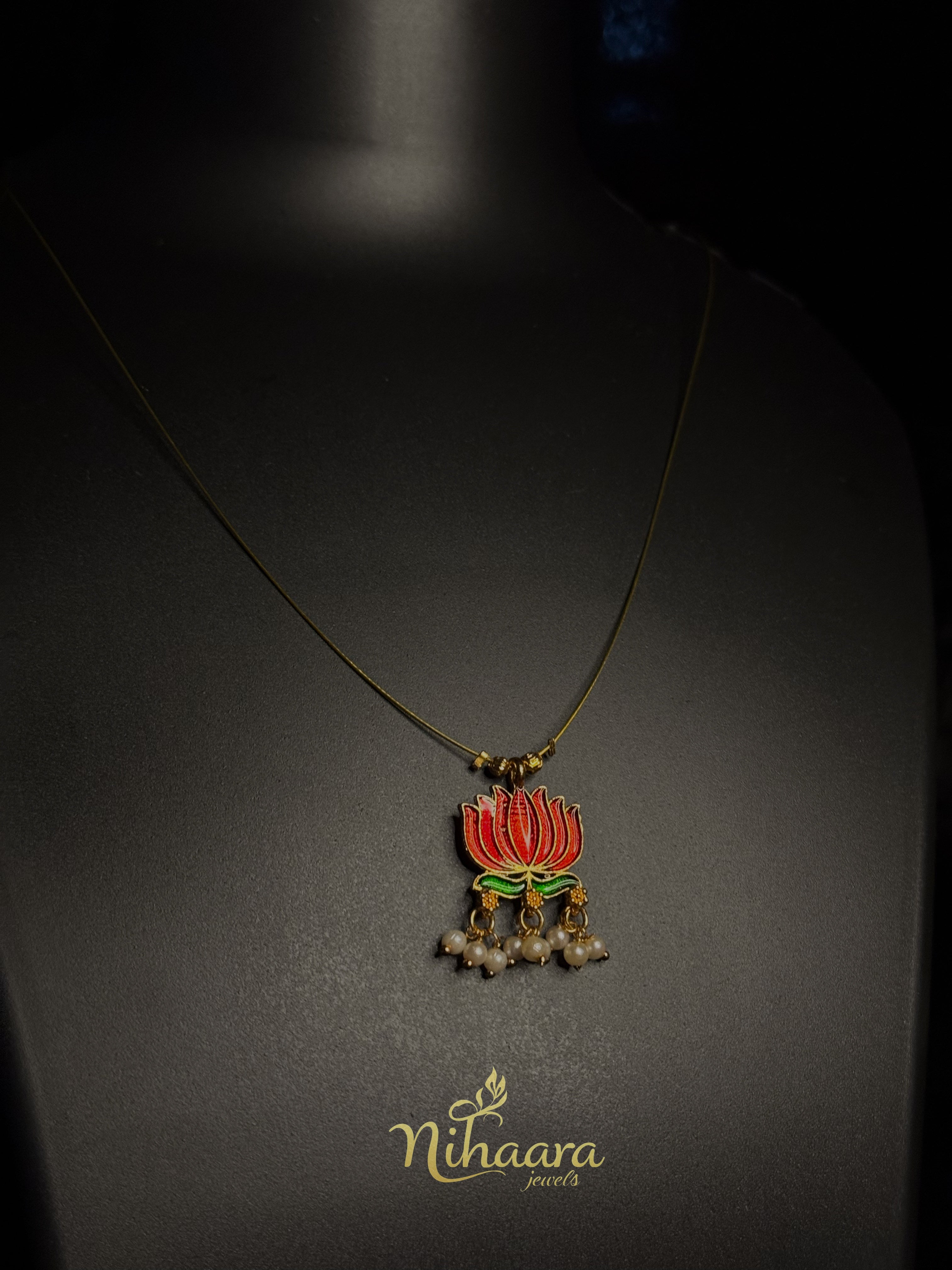 Invisible single pendent Thamara