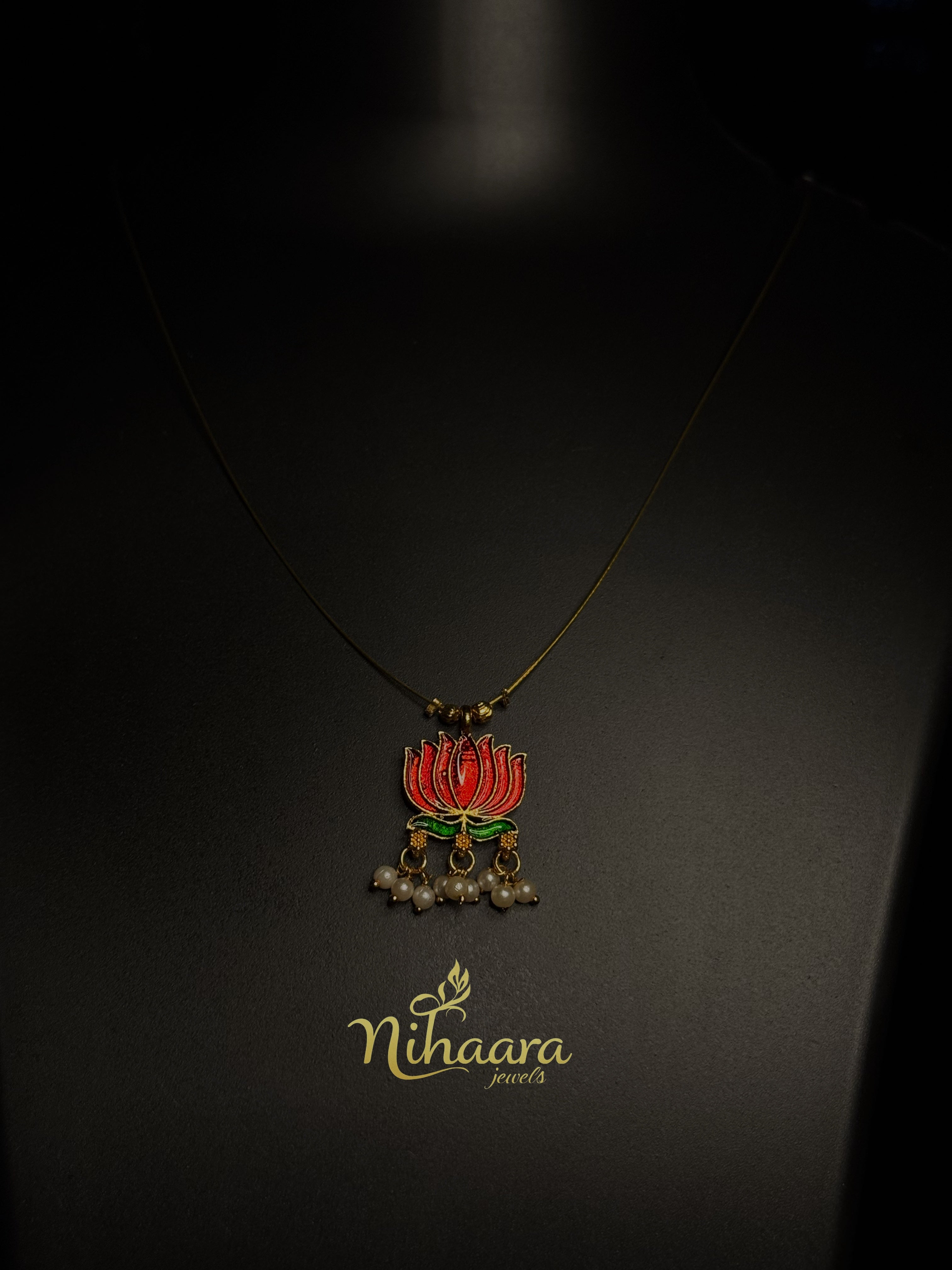 Invisible single pendent Thamara