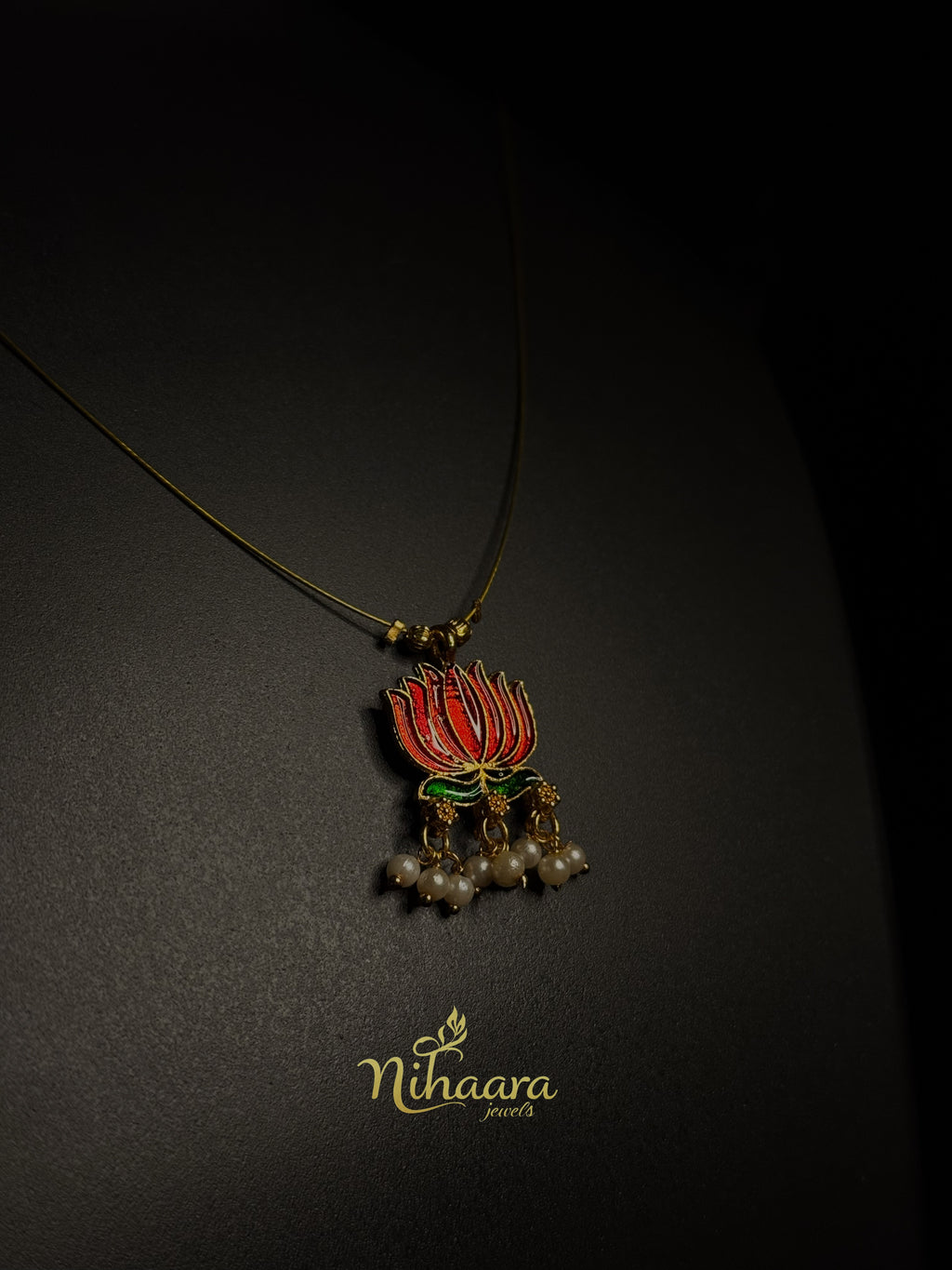 Invisible single pendent Thamara