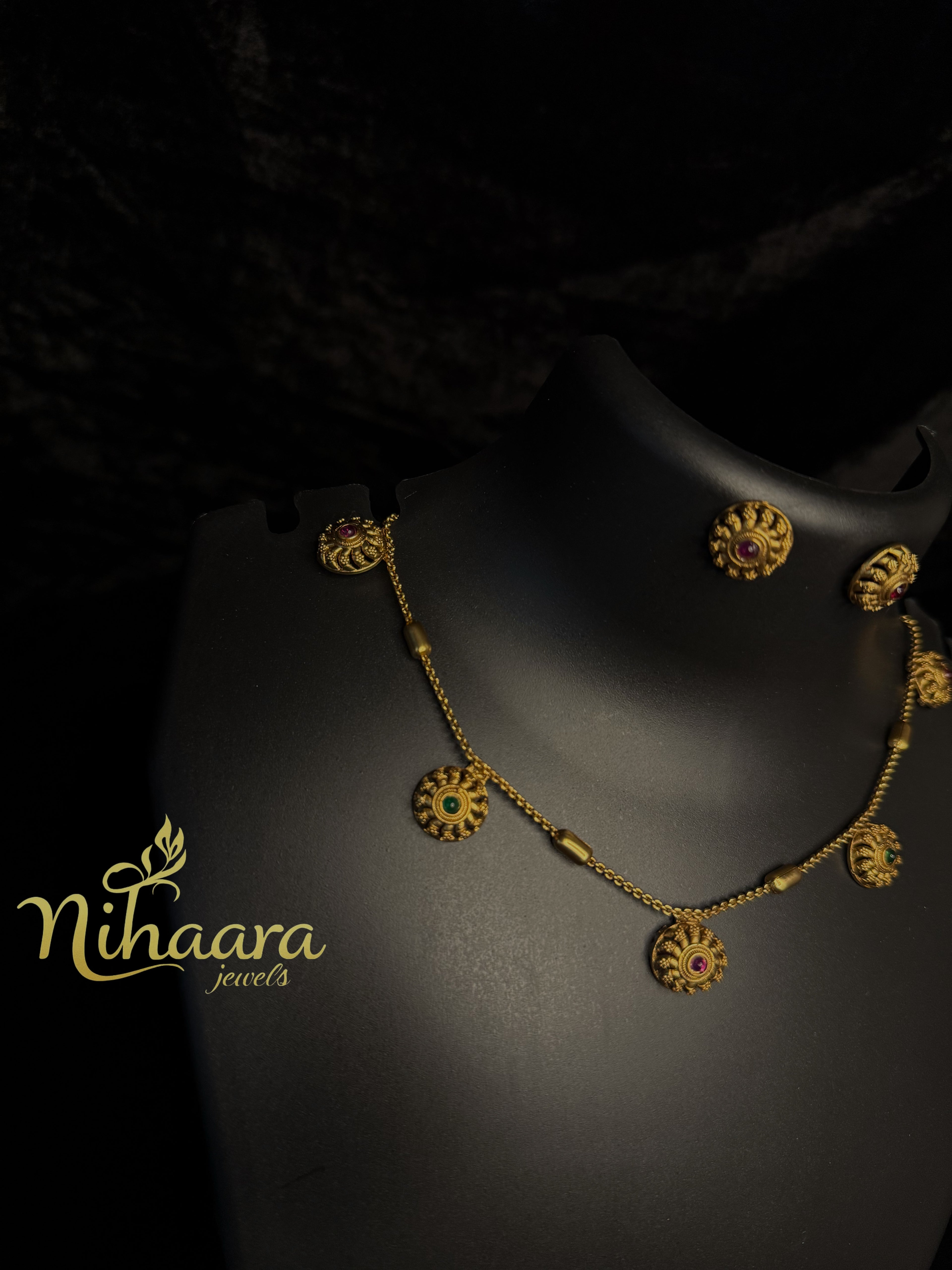 Circle pendent necklace