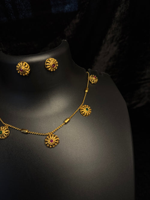 Circle pendent necklace