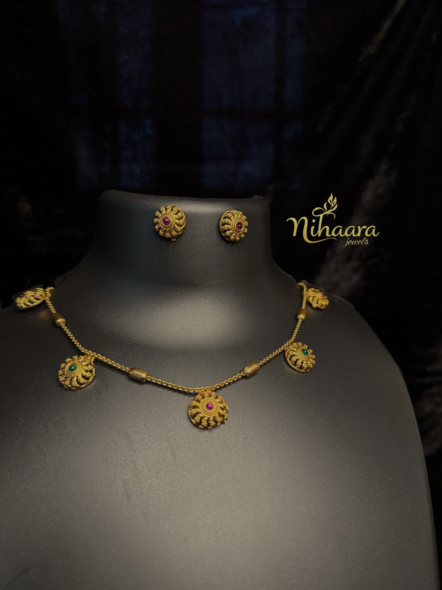 Circle pendent necklace