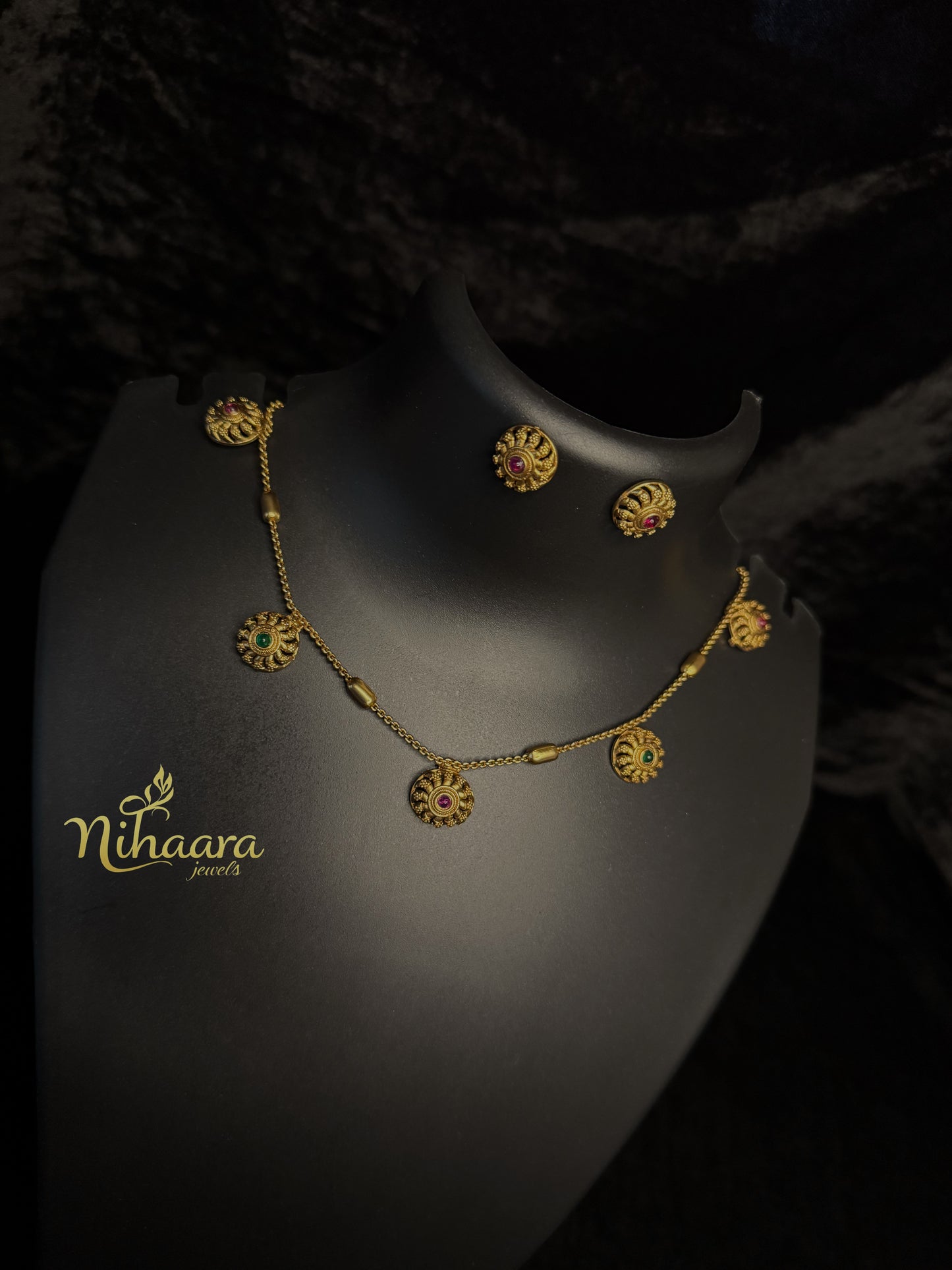 Circle pendent necklace