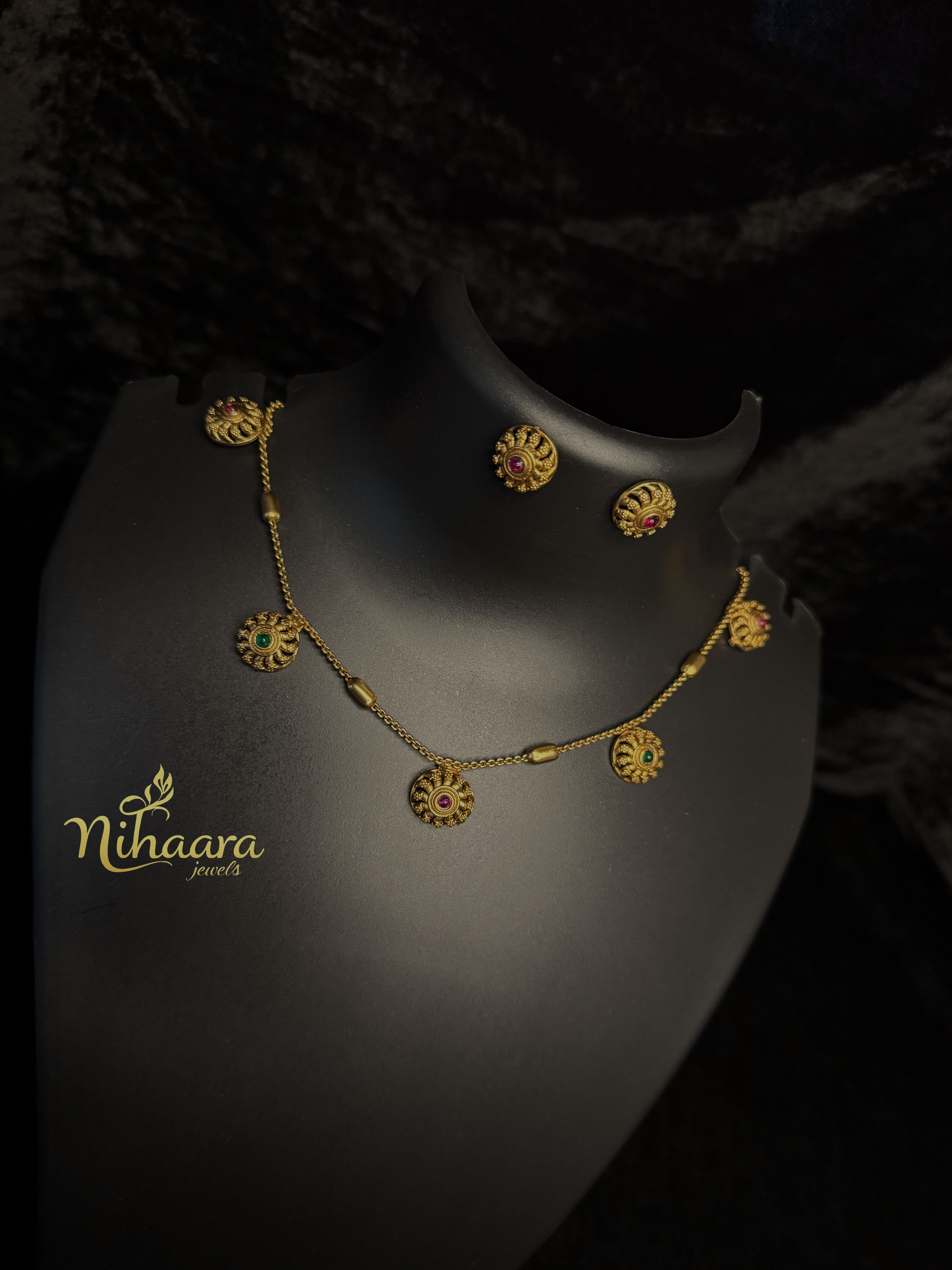 Circle pendent necklace