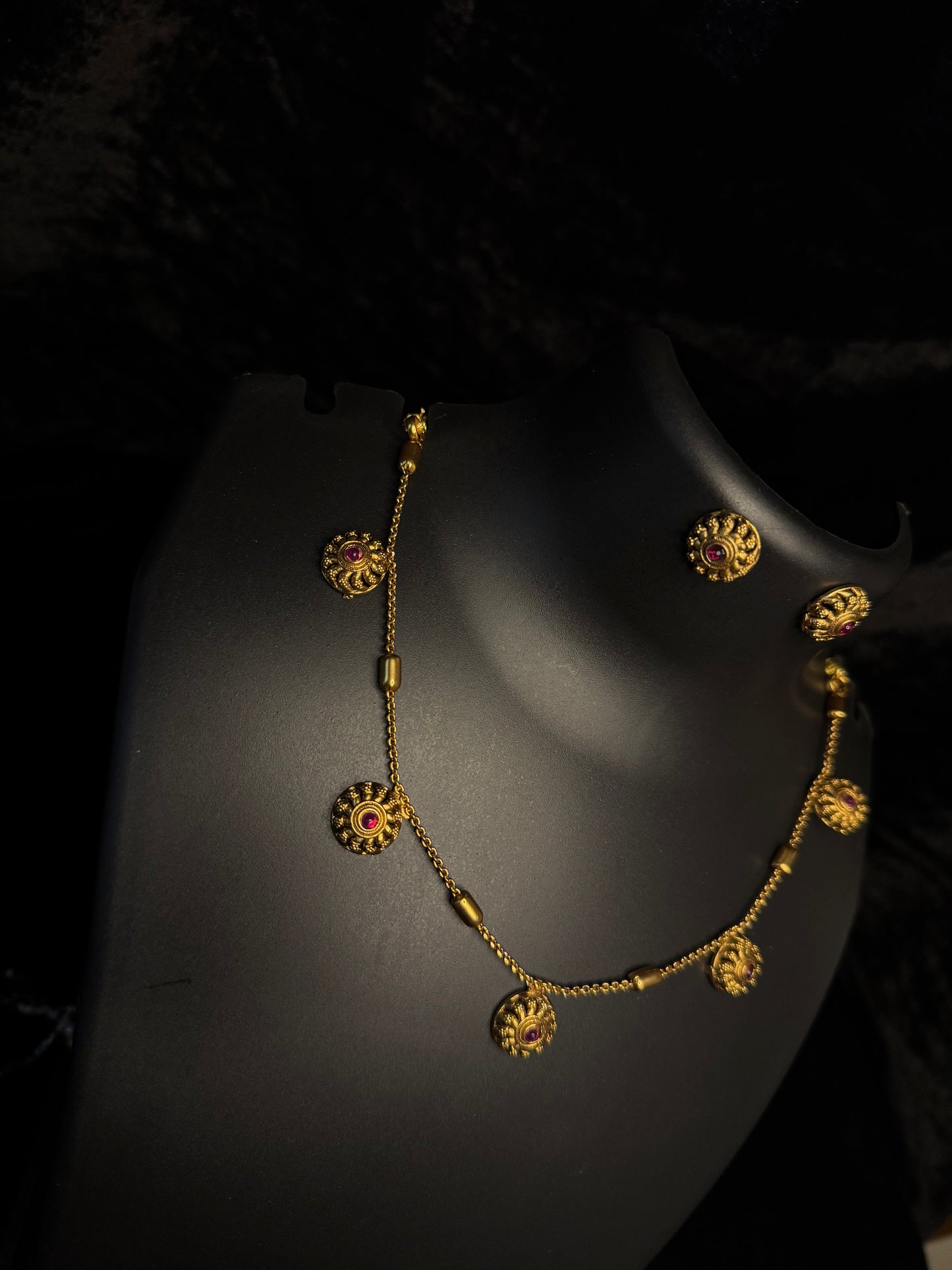 Circle pendent necklace