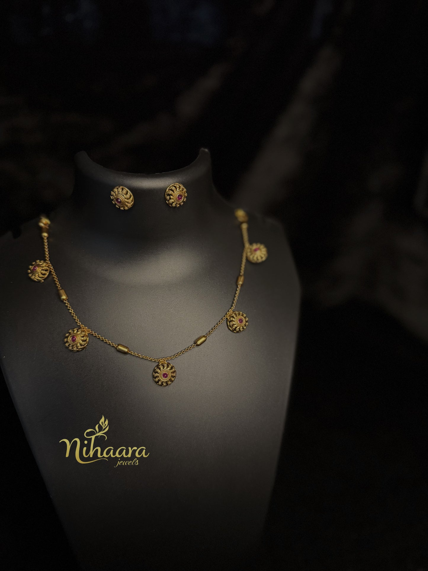 Circle pendent necklace