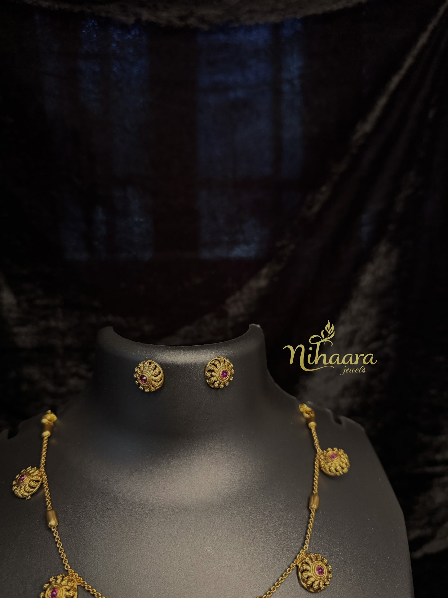 Circle pendent necklace