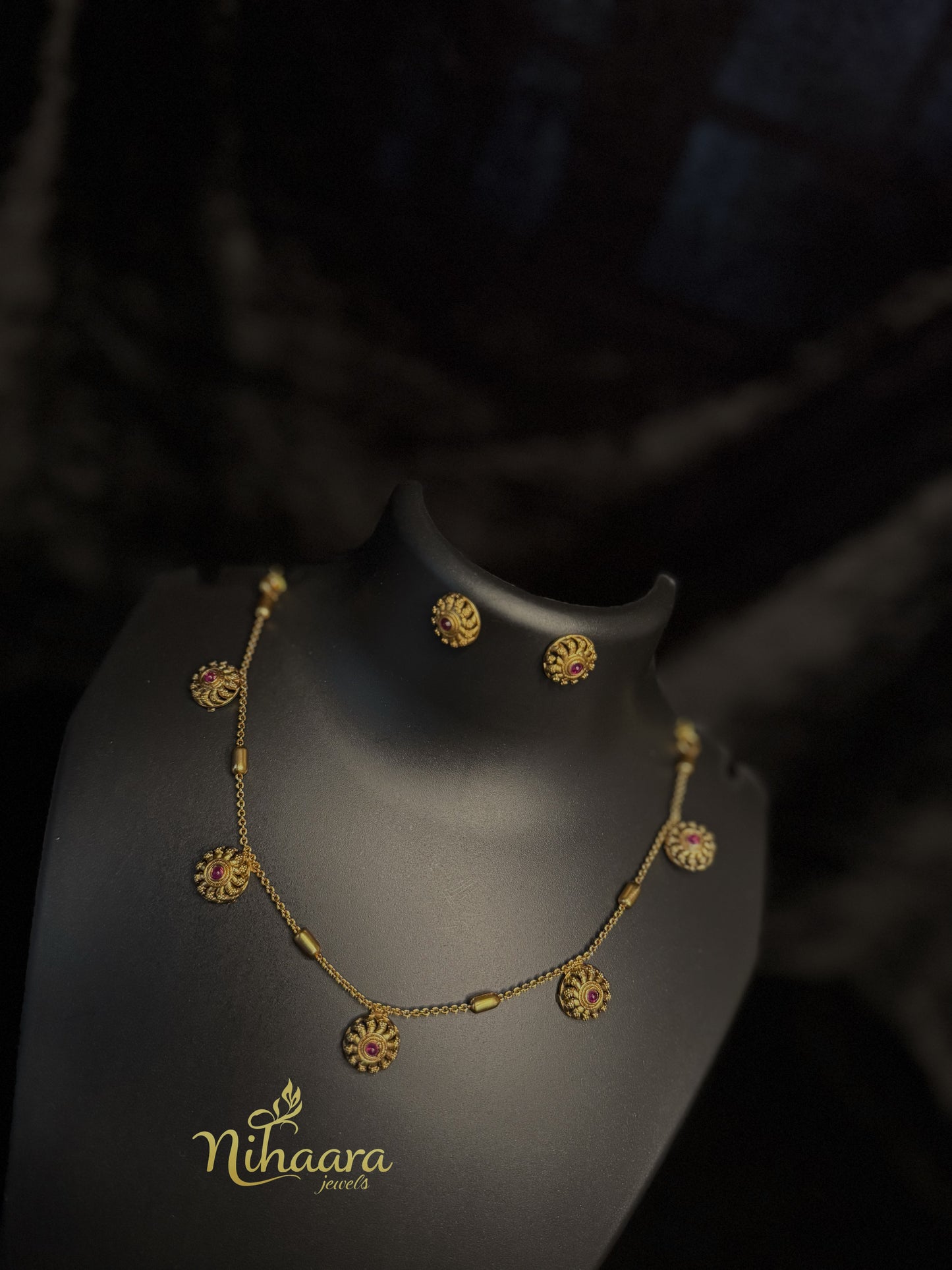 Circle pendent necklace